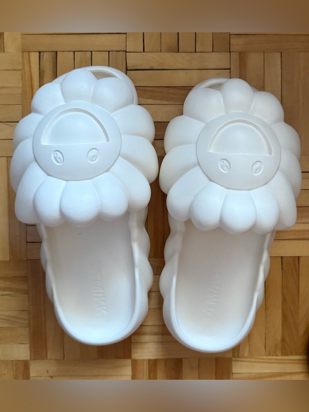Takashi Murakami - White Floral Slide Sandals for Women - Size 10-11 // 41-42EU